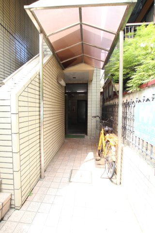 クインハイツ山岡のエントランス