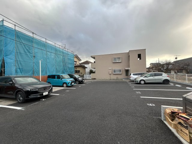 シャルム戸塚の駐車場