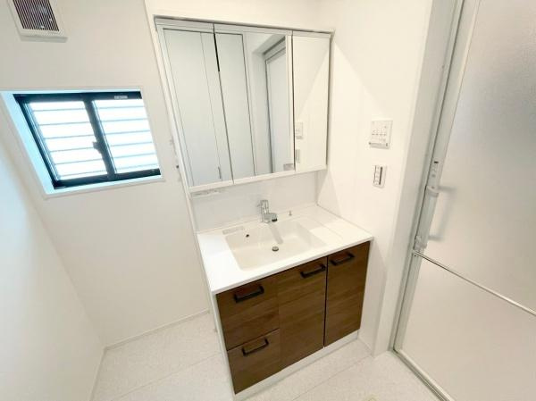 泉南市新家　2期　未入居の独立洗面台|掃除のしやすい洗面台で毎日清潔！