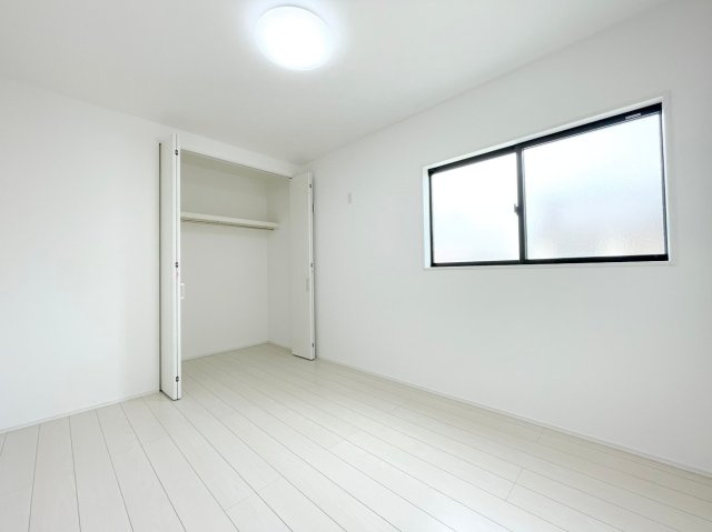 泉南市新家　2期　未入居の洋室|シンプルな洋室は、自分好みのインテリアが楽しめます♪ご家族とインテリアや家具を選びに行くのは購入時の醍醐味の一つです。ぜひお楽しみください♪