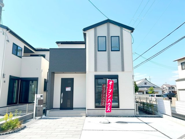 泉南市新家　2期　未入居の外観|安心の10年保証！外観を美しく保ち、雨水で汚れを落とします！気になることがありましたら、お気軽にお問い合わせください！