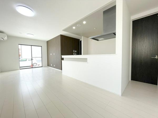泉南市新家　2期　未入居の居間・リビング|ご家族で広々とくつろげるLDK！