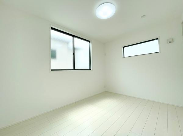 泉南市新家　2期　未入居の洋室|シンプルかつ開放的な窓のある洋室！