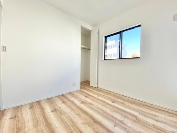 岸和田市岸城町　未入居の洋室