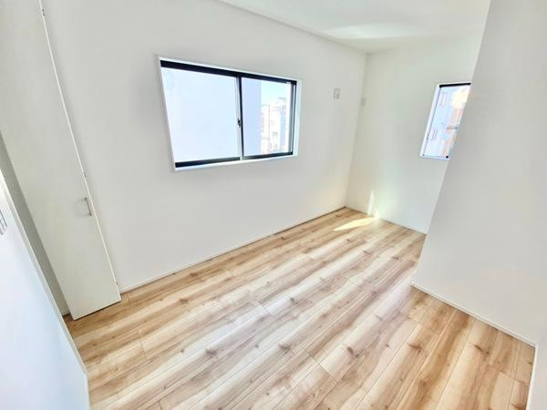 岸和田市岸城町　未入居の寝室