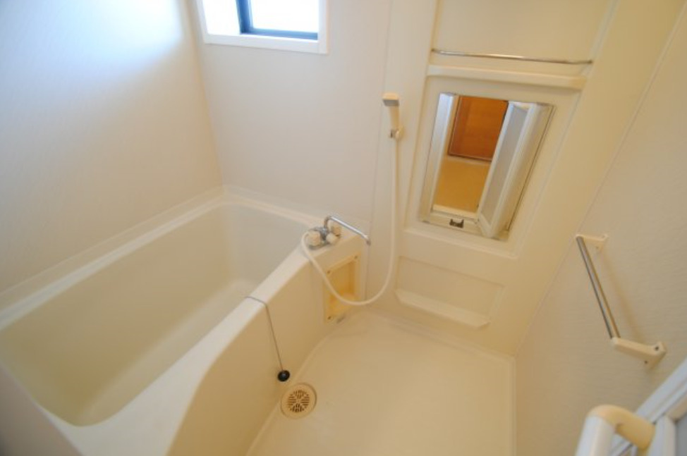 グリーンタウン津留崎の浴室|ゆったり過ごせるお風呂です