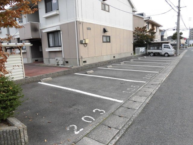 ル・プレジールKの駐車場