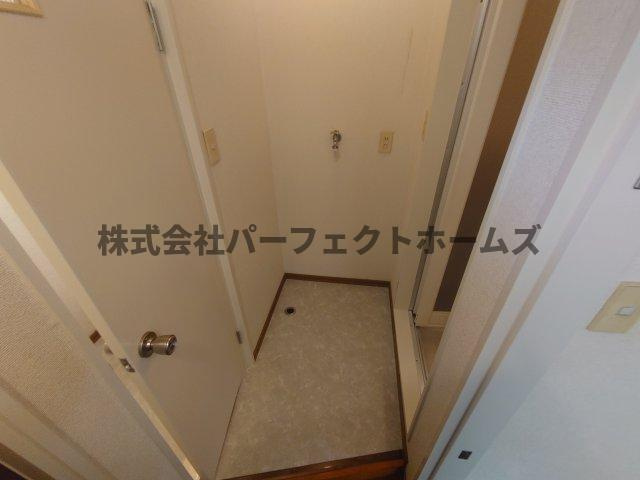 松栄ハイツの設備|洗濯機置場です