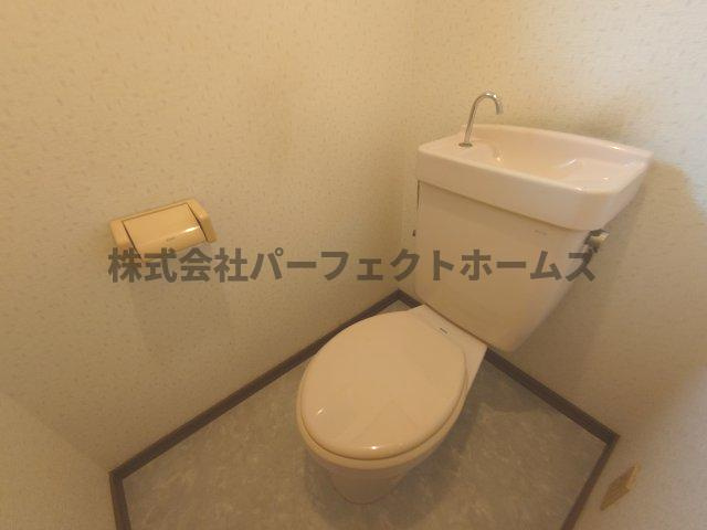 松栄ハイツのトイレ|コンパクトで使いやすいトイレです