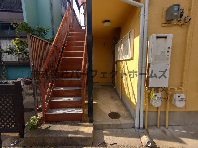 松栄ハイツのエントランス|建物の内部です