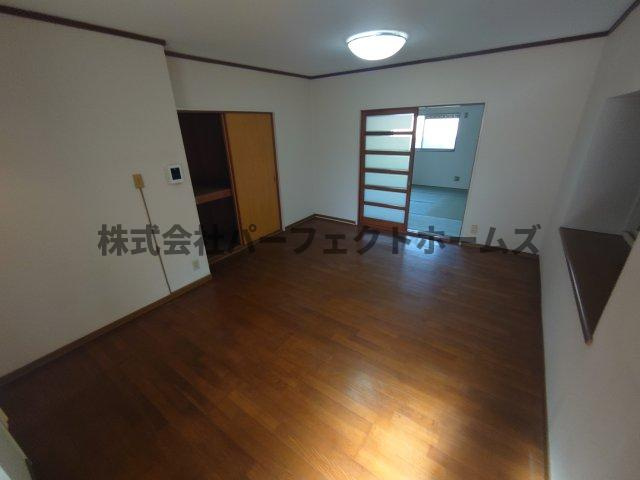 松栄ハイツの居間・リビング|ゆったりとしたリビングです