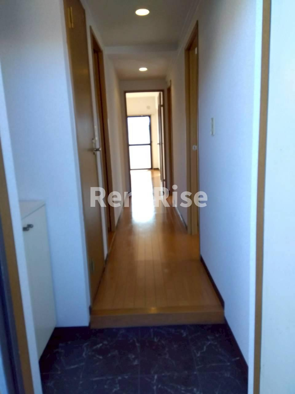 プリミエール清水の玄関