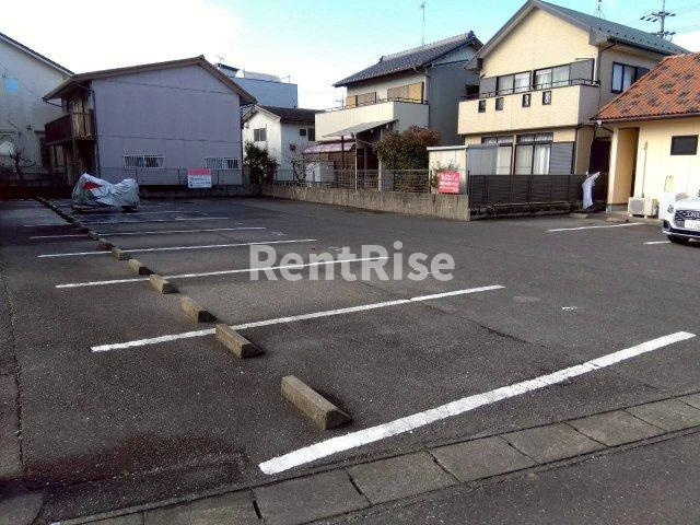 プリミエール清水の駐車場