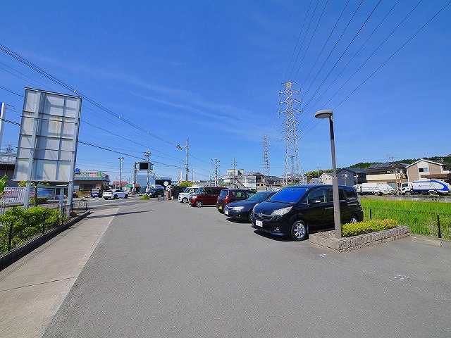 サンライフ（市坂宮ノ内）の駐車場