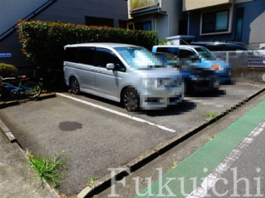 レジデンスフォレストの駐車場