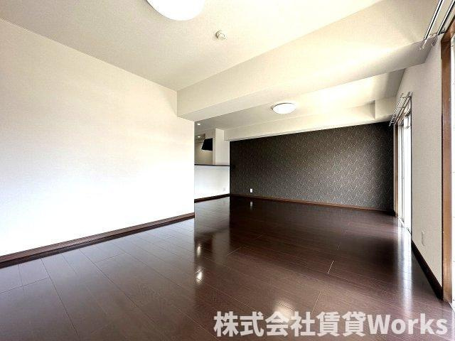 バロンズコートの居間・リビング|こちらの居間で趣味の時間をお楽しみください