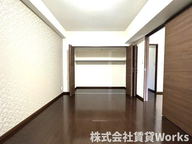 バロンズコートの居間・リビング|こちらの居間で趣味の時間をお楽しみください