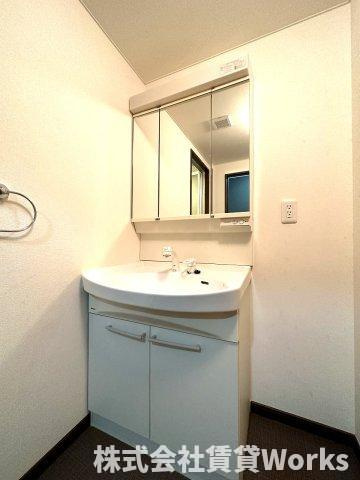 バロンズコートの洗面所|ゆったりとスペースのある洗面所