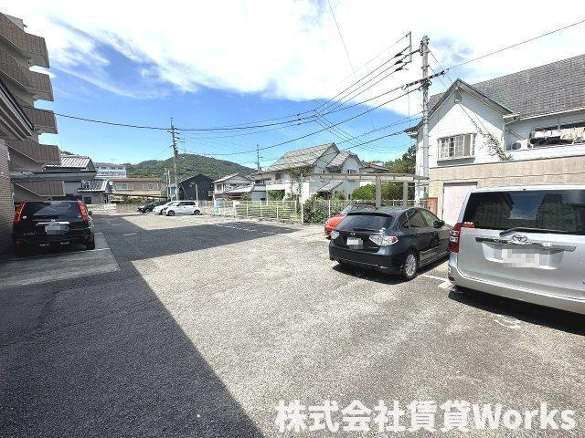 バロンズコートの駐車場|車をお持ちの方に嬉しい駐車場付きの物件です