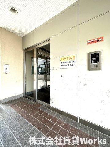 バロンズコートのエントランス|落ち着いたエントランスです