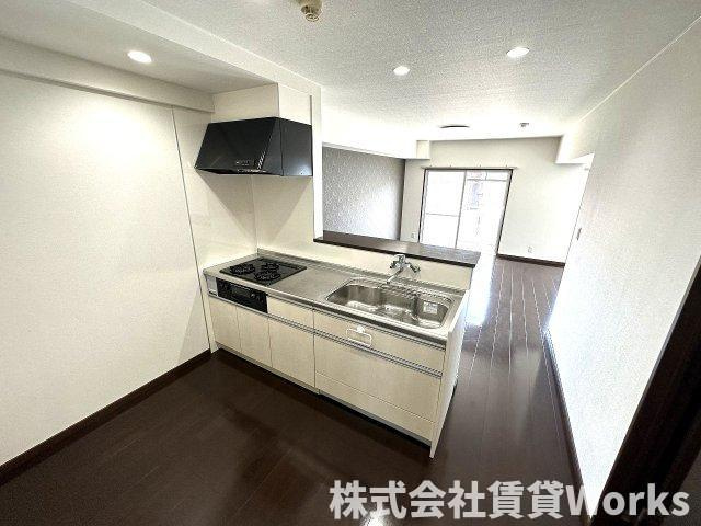 バロンズコートの居間・リビング|こちらの居間で趣味の時間をお楽しみください