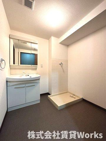 バロンズコートのその他|ゆったりとスペースのある洗面所