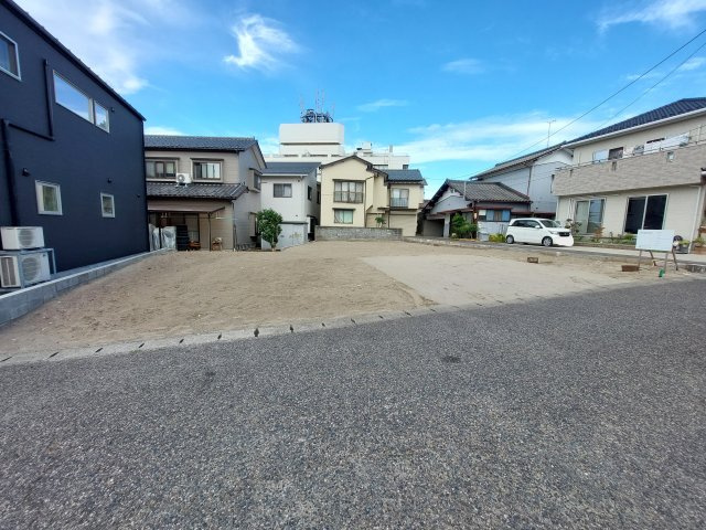 新潟市東区小金町一丁目_売地の外観|接道幅約16.3mあります。