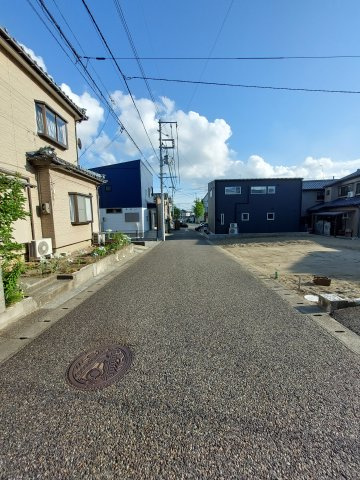 新潟市東区小金町一丁目_売地の周辺|前面道路１（幅員約5.2m)