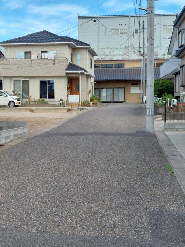 新潟市東区小金町一丁目_売地の外観|前面道路３（幅員約5.2m）
通り抜けができない道路の為、交通量が少ないですよ(^^♪