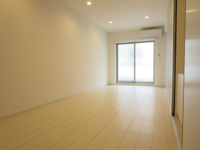 千葉市花見川区検見川町２丁目のアパートの居間・リビング