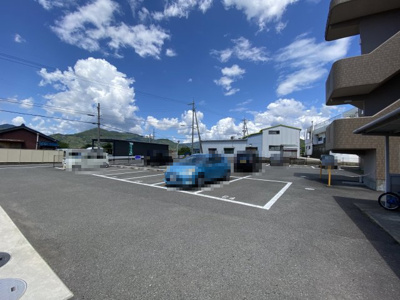 【駐車場】 | メゾンローリエ