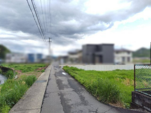 ６１１３７　岐阜市粟野西土地の前面道路含む現地写真