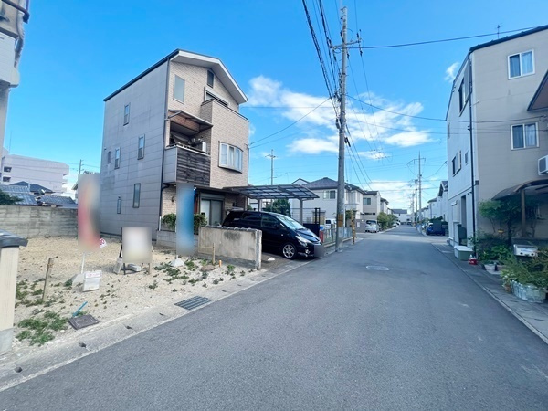 川東町Ⅲ　建築条件付土地　プランAの前面道路含む現地写真