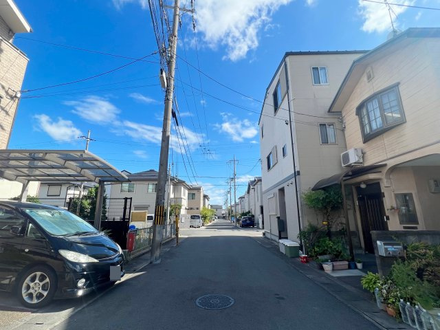 川東町Ⅲ　建築条件付土地　プランAの前面道路含む現地写真