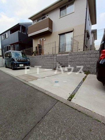 畑町戸建貸家　Ｄ棟の駐車場
