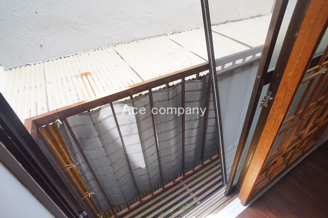 【内装】 | 八尾市南本町6丁目 | 【1階：洋室約7帖】の窓外、花台付きです☆