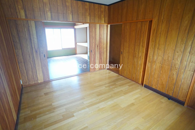 【子供部屋】 | 八尾市南本町6丁目 | 【2階：北側洋室約7帖】続き間になっていますが、各部屋ドア完備で独立したお部屋としてもご使用できます♪