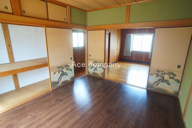 【寝室】 | 八尾市南本町6丁目 | 【2階：南側洋室約7帖】続き間になっていますが、各部屋ドア完備で独立したお部屋としてもご使用できます♪