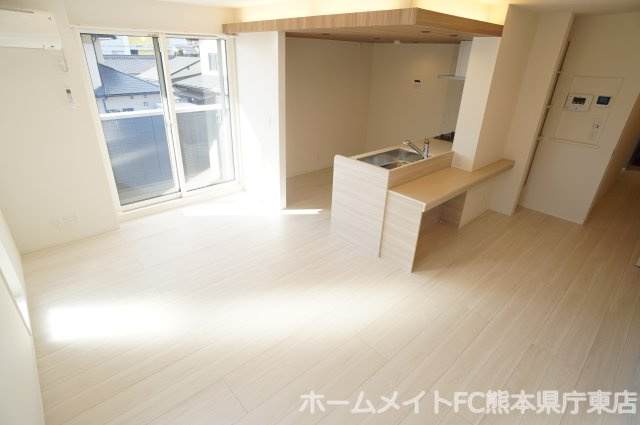 熊本市中央区八王寺町のアパートの居間・リビング