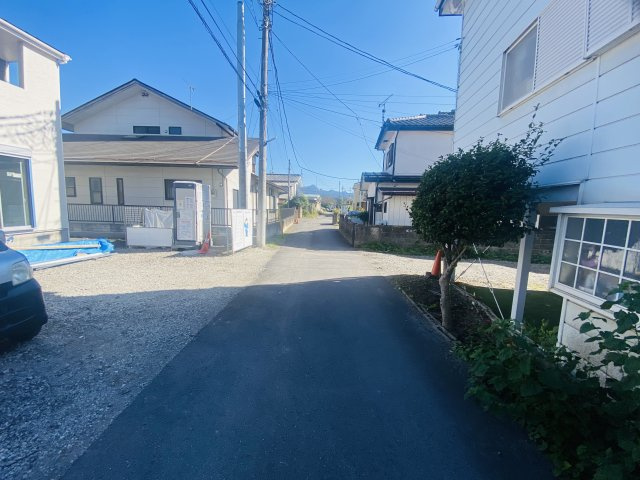 新築　沼田市西原新町第1　1号棟の前面道路含む現地写真|現地写真　南西側接道幅員約3ｍ
