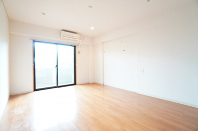 【居間・リビング】 | Biz STAY千葉・蘇我 | ※同物件・反転タイプの写真です。