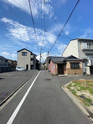 深草直違橋南１丁目　建築条件付土地　プランCの前面道路含む現地写真