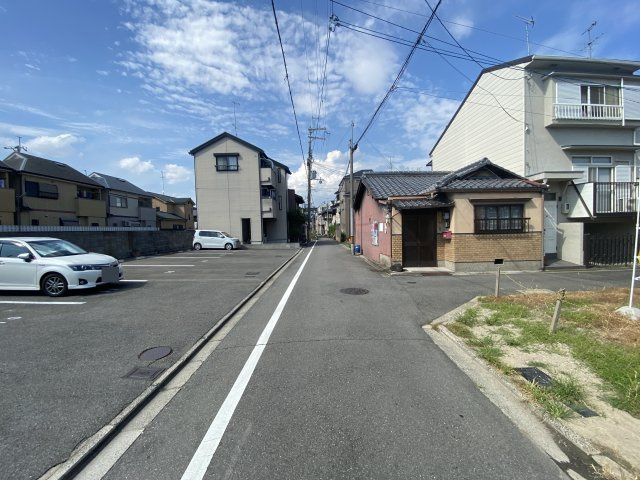 深草直違橋南１丁目　建築条件付土地　プランCの前面道路含む現地写真