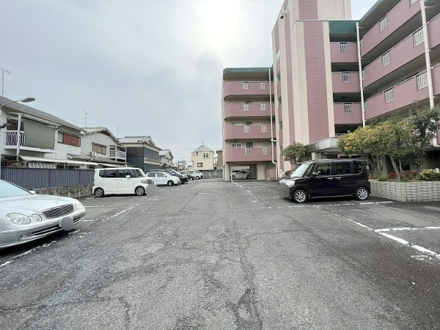 メゾン田井新町の駐車場
