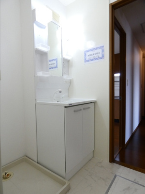 【洗面所】 | サニーコート A棟 | 脱衣スペースもあります