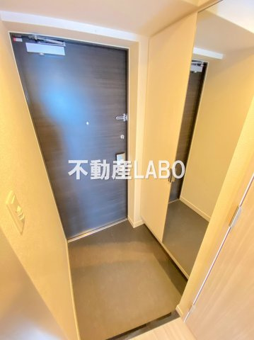 プレサンスOSAKA DOMECITY クロスティの玄関