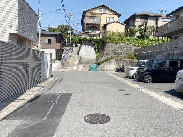 深草大亀谷六躰町3号地　建築条件付土地の前面道路含む現地写真