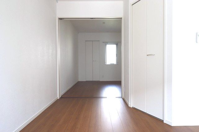 ラークネストの洋室|明るい洋室です