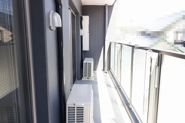 ラークネストのバルコニー|暖かな日差しのふりそそぐバルコニー