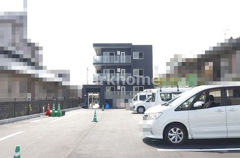 ラークネストの駐車場|駐車スペースもあります